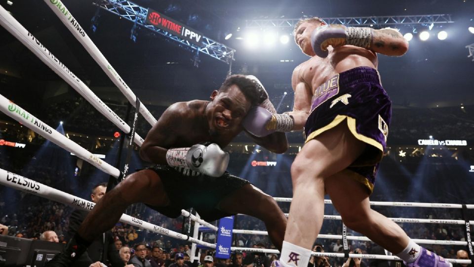 ‘Canelo’ Álvarez demostró un amplio dominio ante Jermell Charlo. .