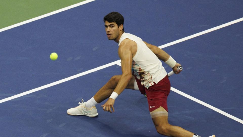 Carlos Alcaraz, vigente campeón del abierto de Estados Unidos, avanzó a Cuartos de Final por tercer año seguido tras eliminar al italiano Matteo Arnaldi.