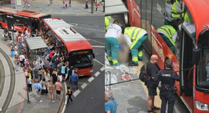 Adulto mayor cae de autobús y queda atrapado debajo de el; es salvado por multitud  