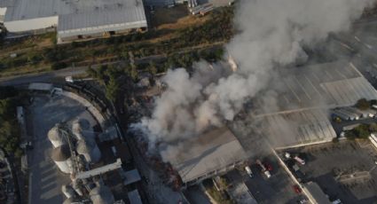 Se incendia planta de Simeprode en Guadalupe; consume 500 toneladas de cartón