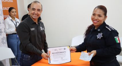 Santa Catarina entrega incentivos económicos a policías que ayudaron a mujer en labor de parto