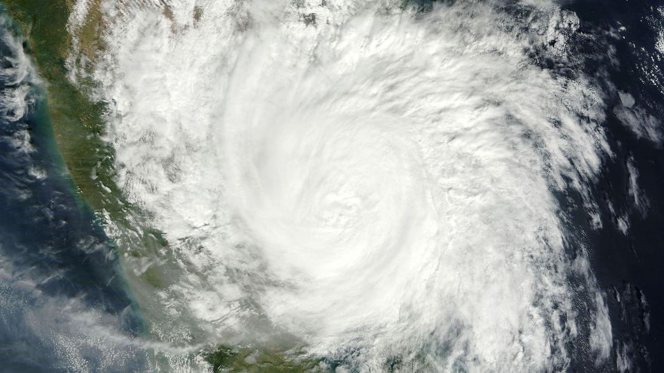 La nubosidad que “Jova” trae consigo aumenta la probabilidad de provocar lluvias “muy fuertes”, informó la Conagua.