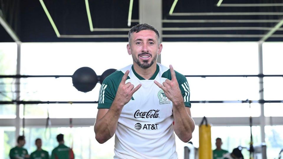 Héctor Herrera entrenando con la Selección Mexicana