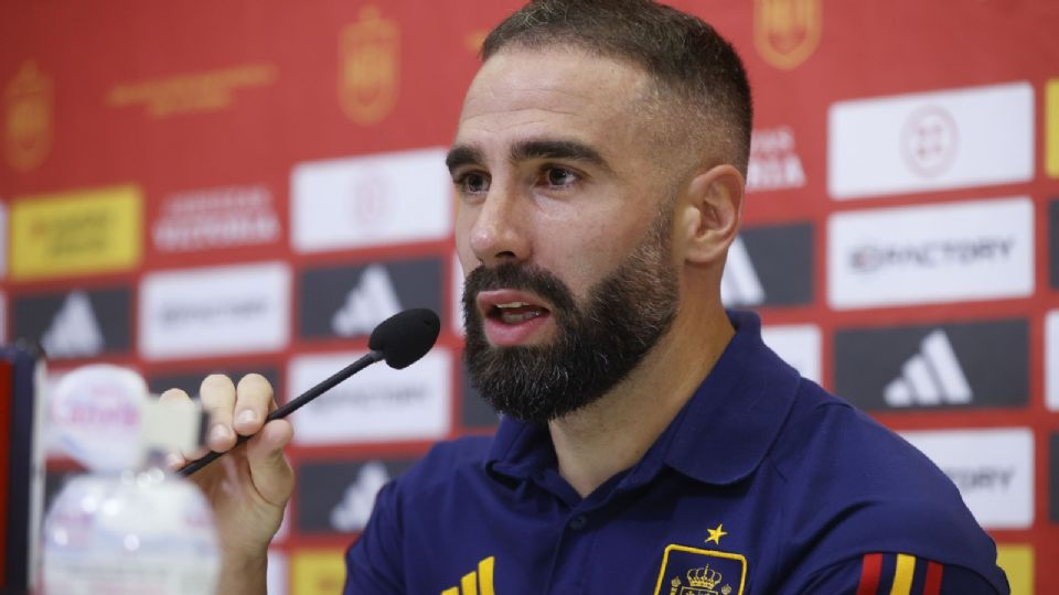 Dani Carvajal, uno de los capitanes de la Selección Española y jugador del Real Madrid, se solidariza con Jennifer Hermoso, y aunque acepto que la actitud de Luis Rubiales no fue la correcta, pero pide la presunción de inocencia para el presidente de la RFEF.