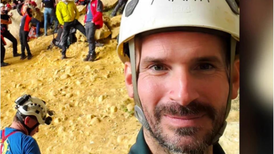 Mark Dickey se encuentra atrapado en una peligrosa cueva de Turquía