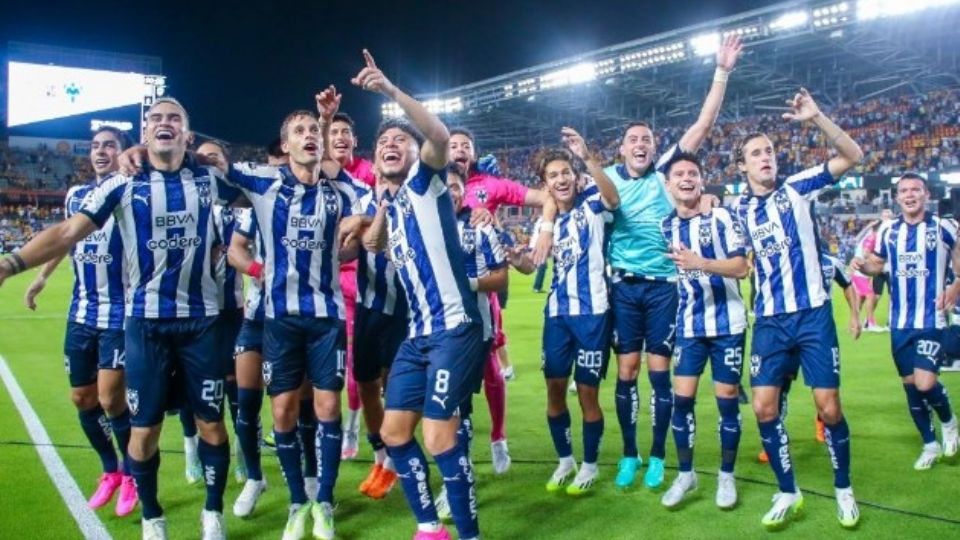 Futbolistas de Rayados festejando una victoria en Leagues Cup