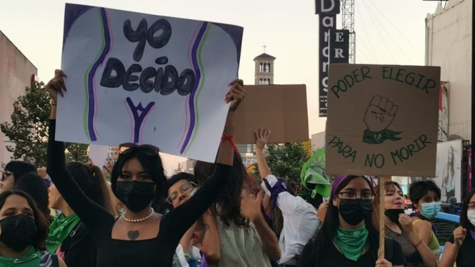 Mujeres en marcha a favor del aborto celebrada en Monterrey