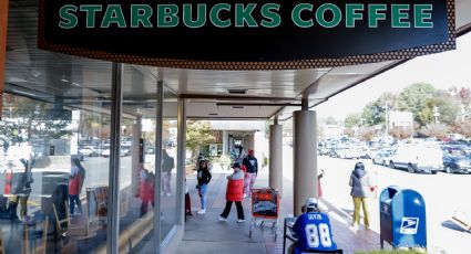 Demandan a Starbucks por comprar café de lugares con abusos laborales