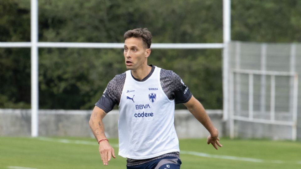 Sergio Canales regresó a los entrenamientos al parejo del equipo y se mantiene en duda para el partido de la jornada 1 contra Puebla.