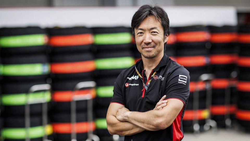 Haas nombró nuevo director de equipo a Ayao Komatsu, quien era director de ingeniería.