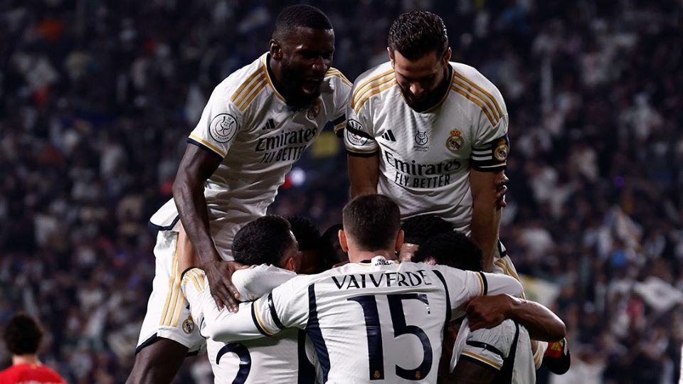 Los jugadores del Real Madrid celebran una de las anotaciones frente el Atlético de Madrid en las Semifinales de la Supercopa de España