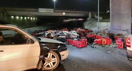 Se registra rapiña de refrescos; cayeron de tráiler en Constitución, Monterrey