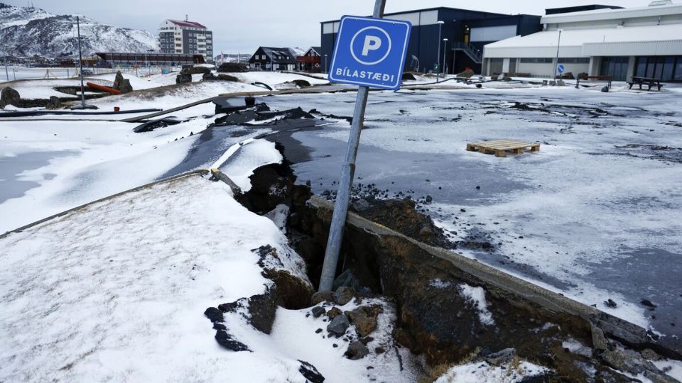 Grieta volcánica en Grindavik, Islandia