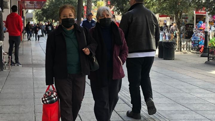 Regios compran provisiones para mitigar bajas temperaturas