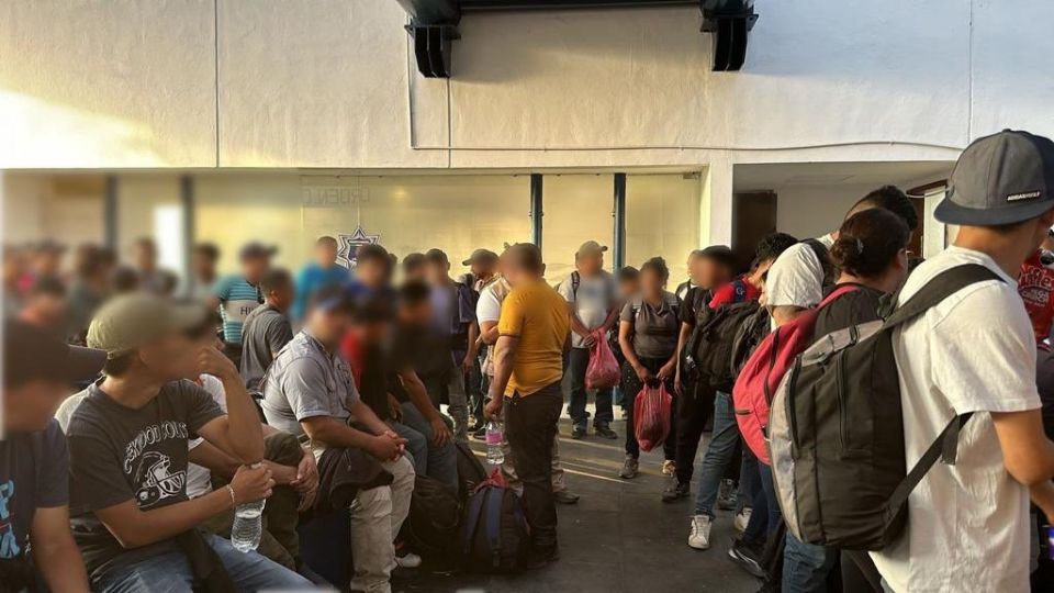 La Guardia Nacional (GN) y el Instituto Nacional de Migración (INM) de México aseguraron elmpasado viernes a 183 migrantes que viajaban de forma ilegal en un autobús de pasajeros en Veracruz, en el sureste del país.