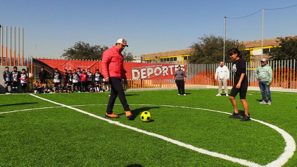 Jesús Nava, alcalde de Santa Catarina, en la reinauguración de espacio deportivo.