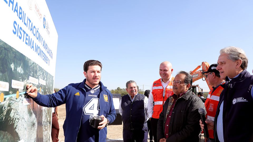 Samuel García durante el arranque de la construcción del Tanque Nueva Castilla II.