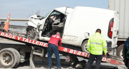 Hombre queda prensado tras chocar contra el tren en Escobedo