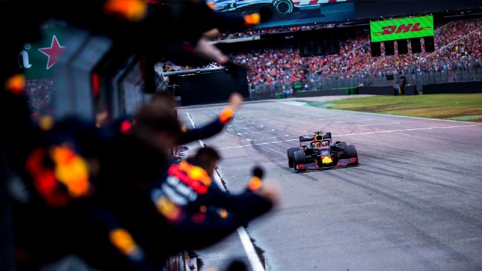 Fue mediante sus redes sociales que la escuadra austriaca presentó en un video con la fecha del 15 de febrero, donde le revelarán al mundo el vehículo que usarán Sergio ‘Checo’ Pérez y Max Verstappen.