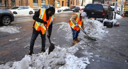 ¿Te animas? Esto paga Nueva York si trabajas limpiando nieve en la ciudad