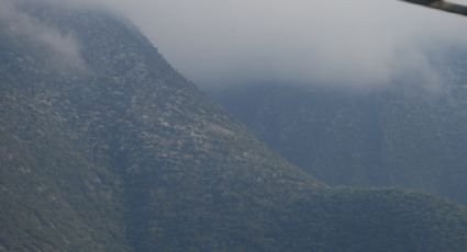 Montañas de NL se pintan de blanco por la caída de aguanieve