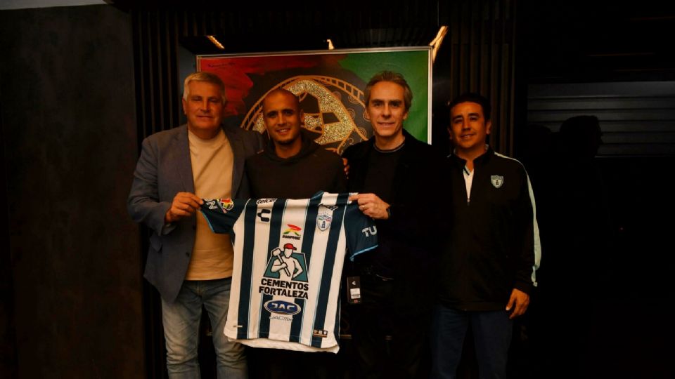 Luis “Chaka” Rodríguez fue presentado como nuevo jugador de los Tuzos del Pachuca.