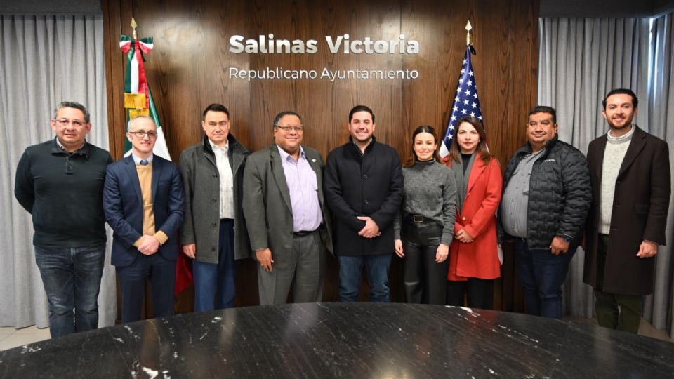 Migración, trata de personas, tráfico de armas y drogas fueron los principales temas que se abordaron en la reunión entre alcaldes Mina, Hidalgo, El Carmen y Salinas Victoria con el Consul General de Estados Unidos en Monterrey, Roger C. Rigaud.