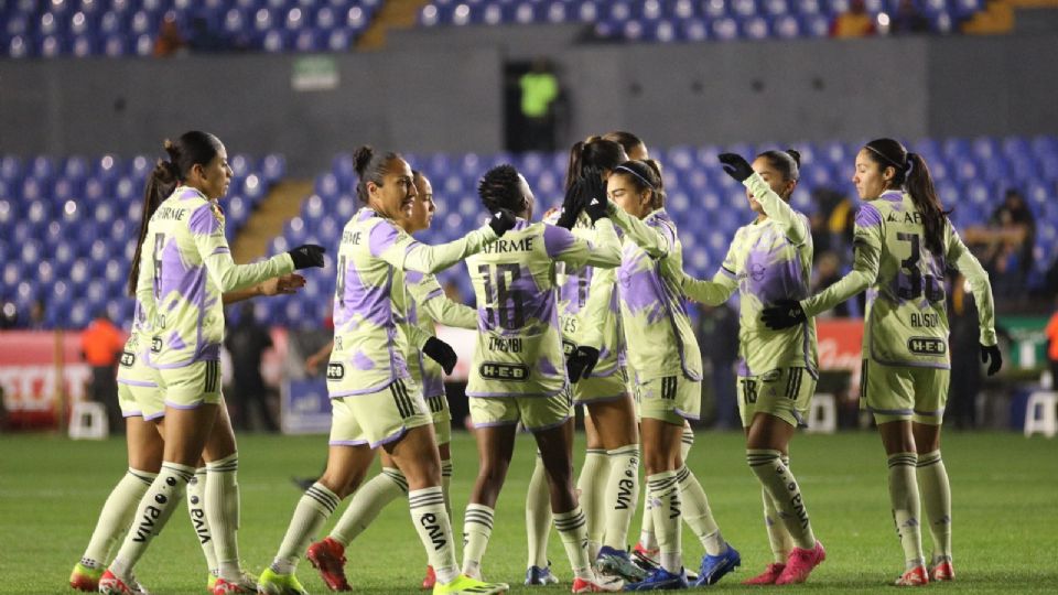 En un partido de historia, Tigres Femenil derrotó 7-1 al Santos Laguna en la cancha del Estadio Universitario.