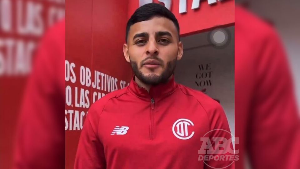 Alexis Vega delantero por el Toluca.