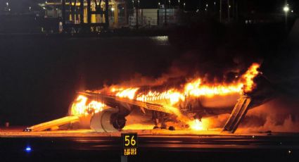 Captan incendio de avión que chocó contra una aeronave militar en Tokio