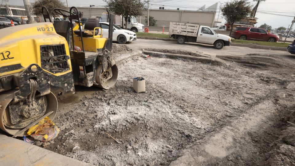 Megabache en la calle Otomí, en la avenida López Mateos, San Nicolás