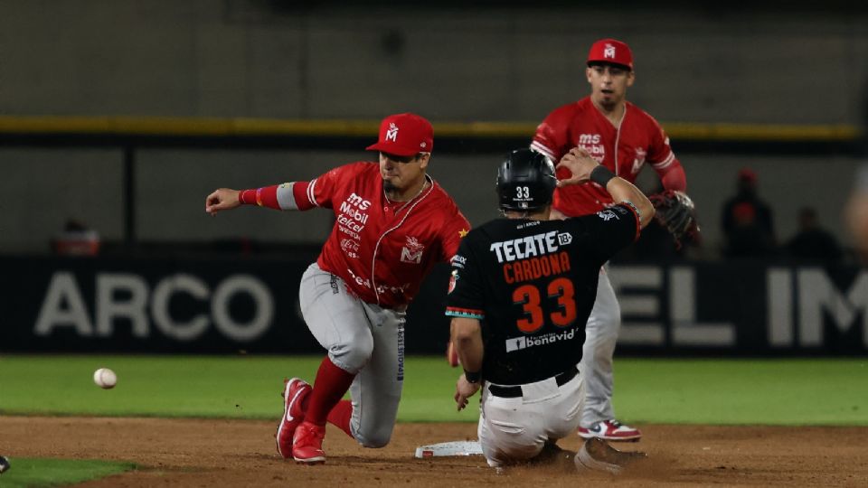 Ramiro Peña, jugador de Venados de Mazatlán, enfrentará a José Cardona, pelotero de Naranjeros de Hermosillo. Ambos son beisbolistas regiomontanos y buscarán llegar a la Serie del Caribe con sus respectivos equipos.