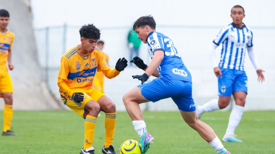 El primer partido celebrado fue el que enfrentaba en la Sub 16, donde los felinos derrotaron a los albiazules por un resultado de 2-0.