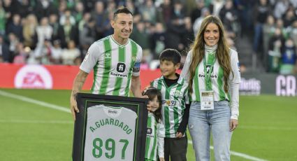 Real Betis y Barcelona dan despedida a Andrés Guardado