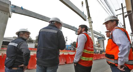 Colocan trabes a la obra de la Línea 6 del Metro en Monterrey