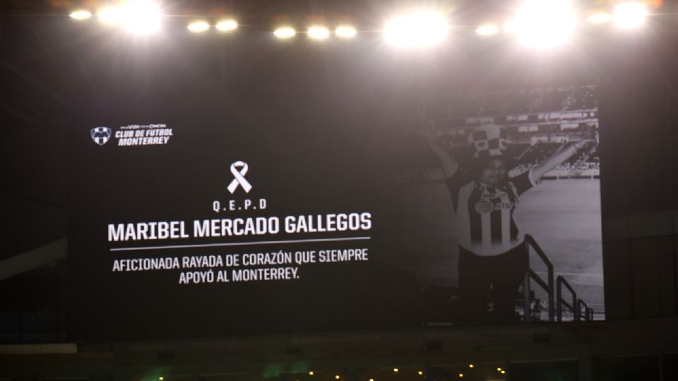 El Club Rayados y su afición se unieron esta noche para homenajearle a Maribel Mercado.