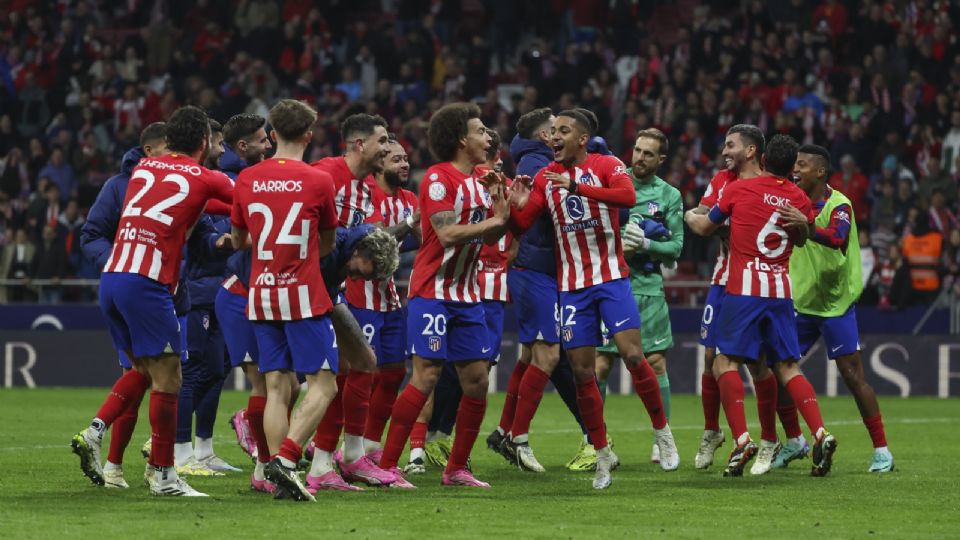 Los jugadores del Atlético de Madrid celebran la victoria ante el Sevilla