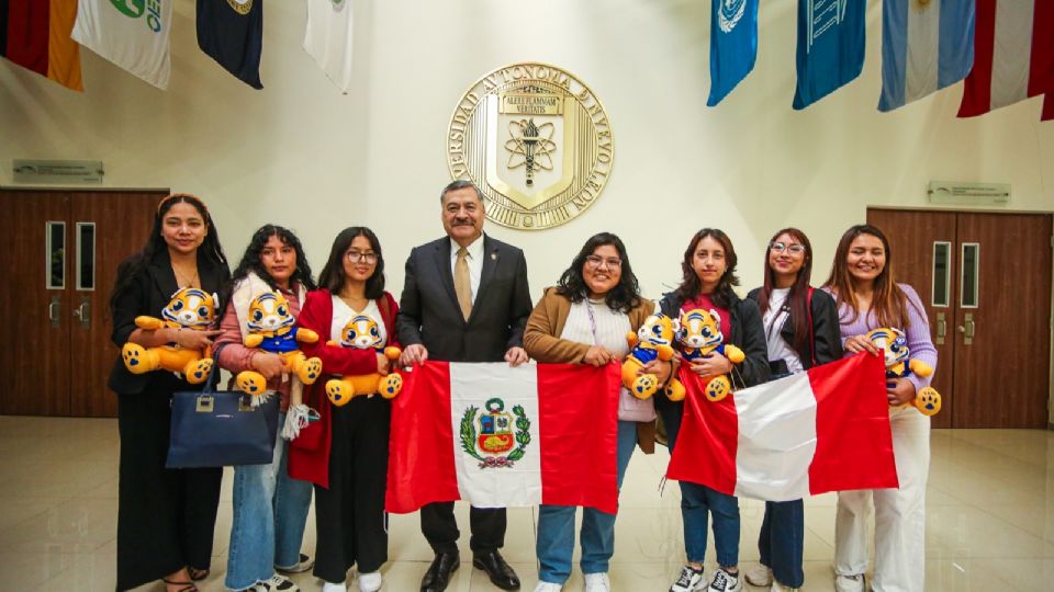 l rector de la Universidad Autónoma de Nuevo León (UANL) Santos Guzmán López, dio la bienvenida a 117 estudiantes, incluyendo 43 internacionales