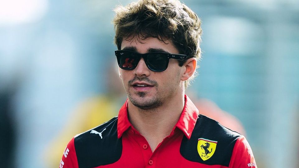 La escudería Ferrari confirmó que el piloto monegasco, Charles Leclerc, firmó una extensión de su contrato.