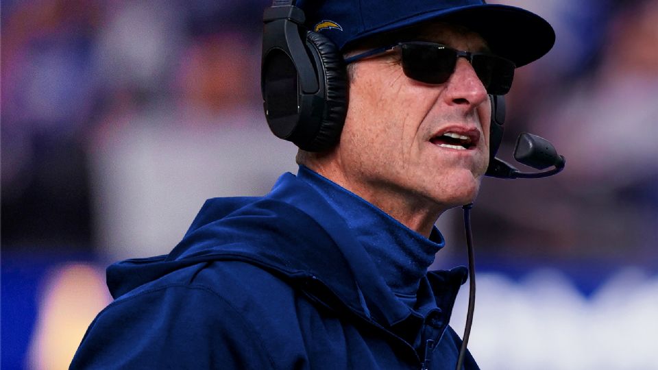 Jim Harbaugh está de regreso en la NFL tras llegar a un acuerdo para convertirse en el nuevo entrenador en jefe de Los Angeles Chargers por los siguientes cinco años.