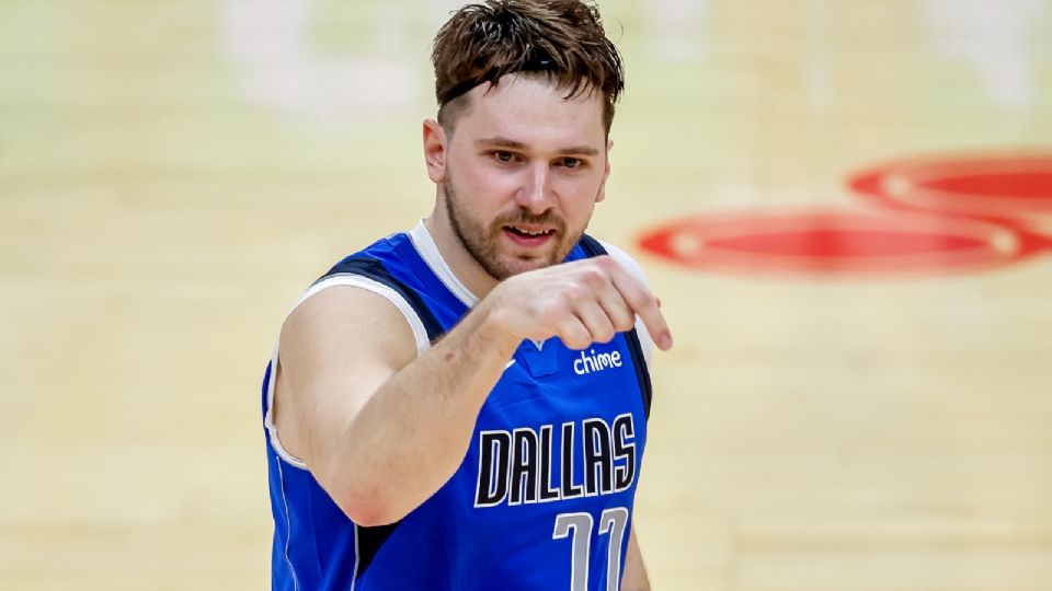 Luka Doncic firmó la mejor actuación de su carrera en la NBA y la cuarta de siempre, al anotar 73 puntos en el triunfo por 148-143 de los Dallas Mavericks en el campo de los Atlanta Hawks.