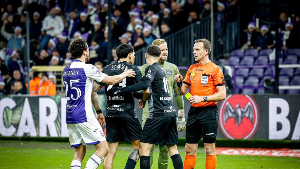 Un suceso poco común se ha dado en el futbol, y que podría sentar precedentes, y es que en Bélgica se volverá a disputar el partido entre Genk vs Anderlecht por un error arbitral.