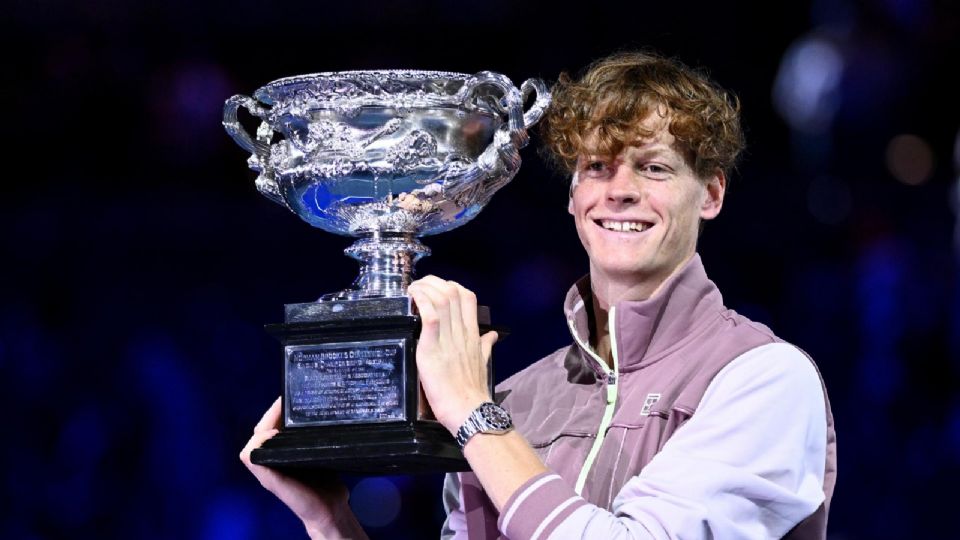 El italiano Jannik Sinner firmó una remontada grandiosa en la final del Abierto de Australia, su primera final de un Grand Slam, y se impuso al ruso Daniil Medvedev.