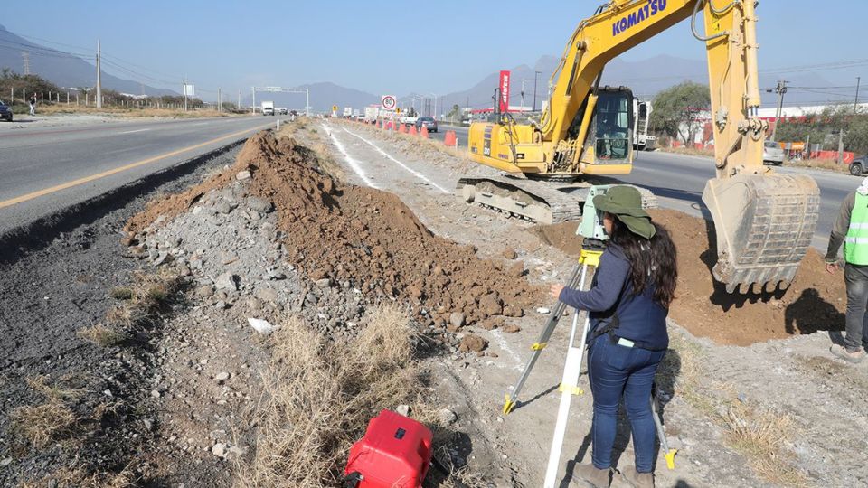 Ampliación de carriles en la carretera Monterrey-Saltillo.