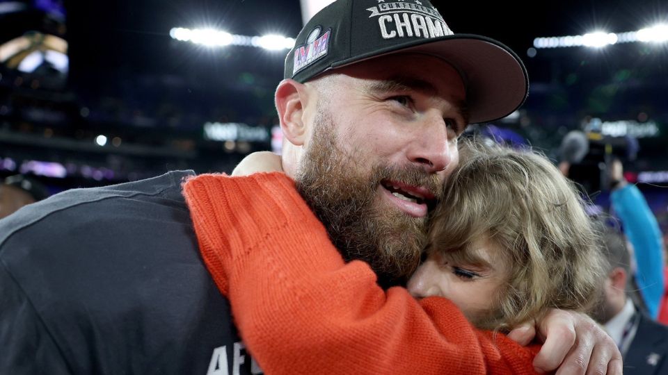 Taylor Swift junto a Travis Kelce.