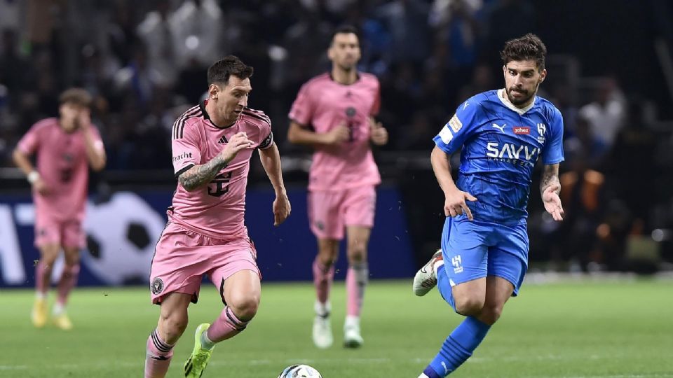 Lionel Messi enfrentado al Al-Hilal.