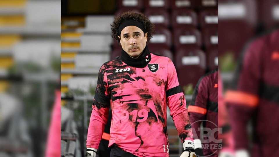 Guillermo Ochoa y Salernitana tropezaron de nueva cuenta en Serie A al ser superador por Roma con marcador de 2-1.