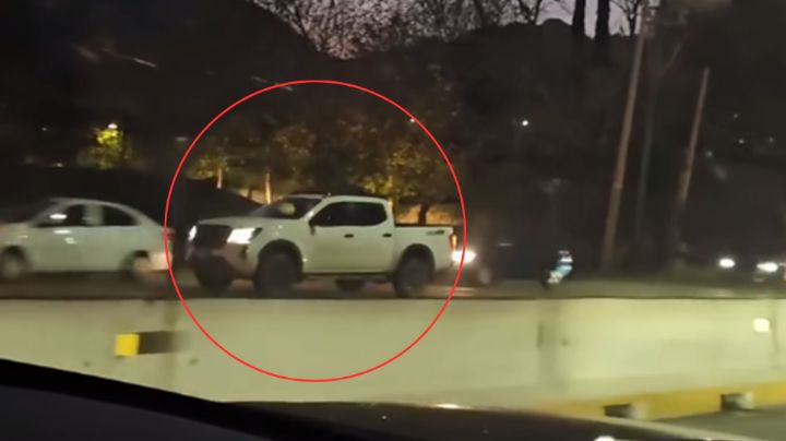 Automovilista circula de reversa en Carretera Nacional, en Monterrey
