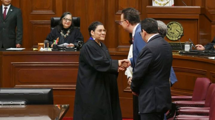 Lenia Batres asume como ministra y arremete contra la Corte