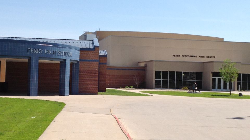 Perry High School, en Iowa, es sede de tiroteo | Perry High School